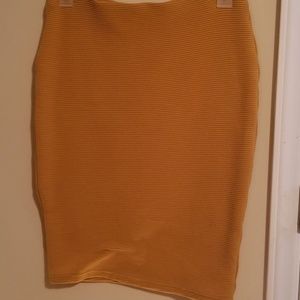 Gold ribbed pencil skirt